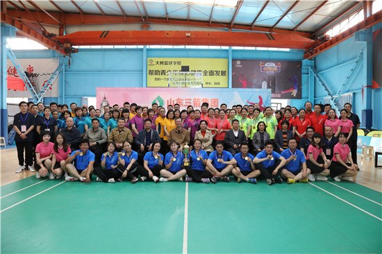 一拍即出 谁与争锋――best365足球官网集团第五届“三箭杯”职工羽毛球比赛圆满结束