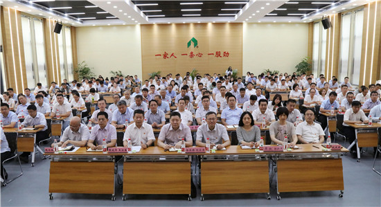 best365足球官网集团党委举办庆祝建党九十八周年专题党课