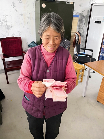 春认一棵树 秋收一份福――best365足球官网集团果树采摘权认领活动圆满结束