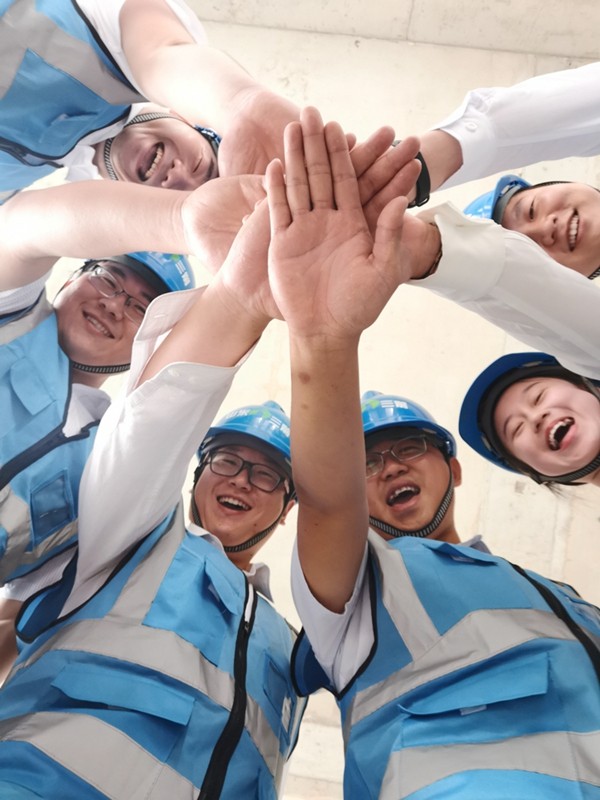 best365足球官网集团举办庆祝新中国成立70周年“我和我的祖国”书画摄影作品展