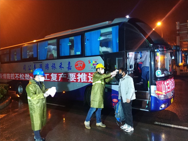 “点对点”服务 一站式直达：best365足球官网专车行千里接首批省外劳务人员返济复工