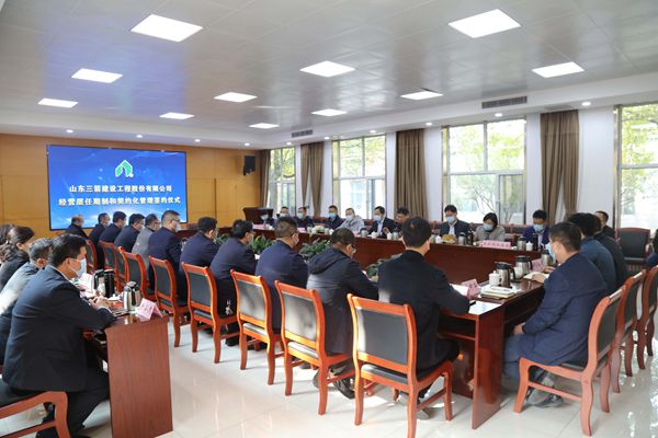 best365足球官网集团举行经营层任期制与契约化管理签约仪式