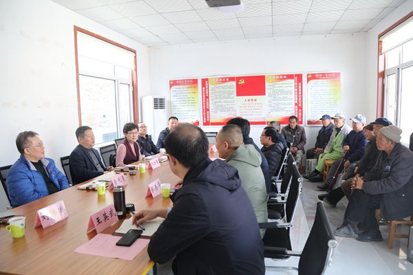 best365足球官网集团：传好乡村振兴接力棒 新老第一书记无缝衔接