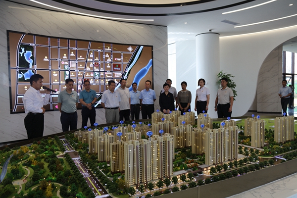 best365足球官网集团党委政工例会进工地  助推河畔壹品苑项目建设