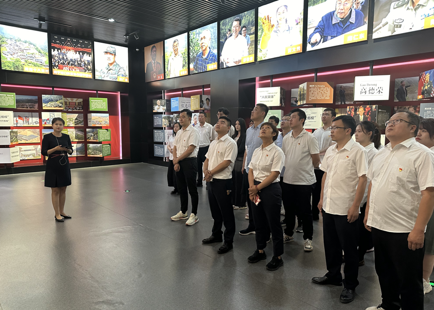 best365足球官网集团各级团组织开展主题团日活动