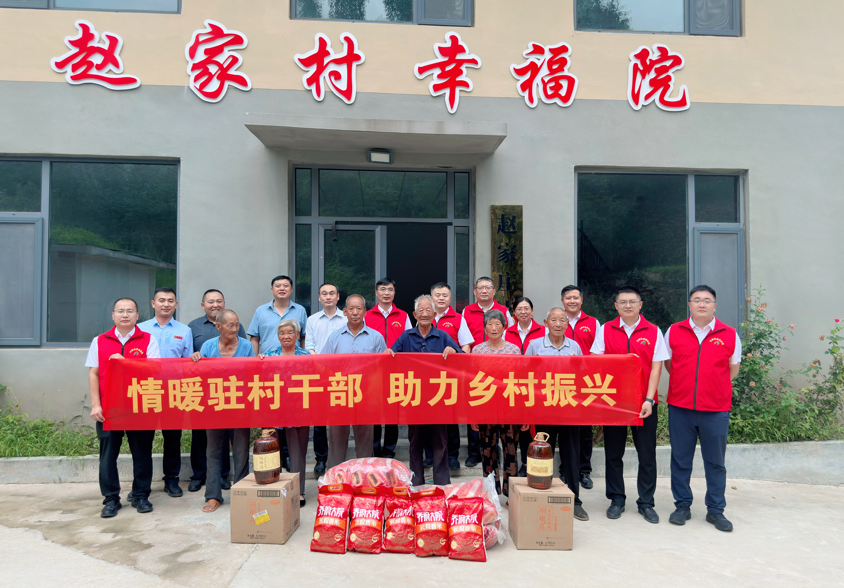 best365足球官网集团走访慰问“第一书记”帮扶村